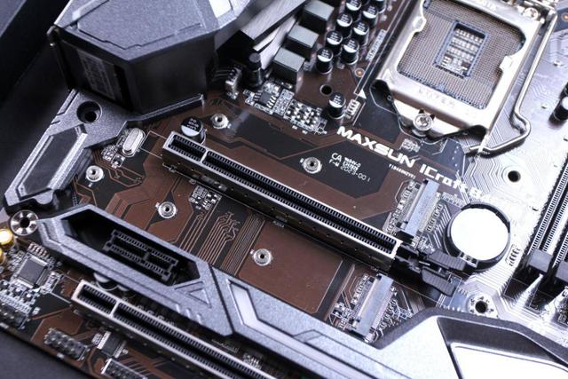 板载灯效且支持WiFi6，十代U的选择，铭瑄MS-iCraft B460M值不值