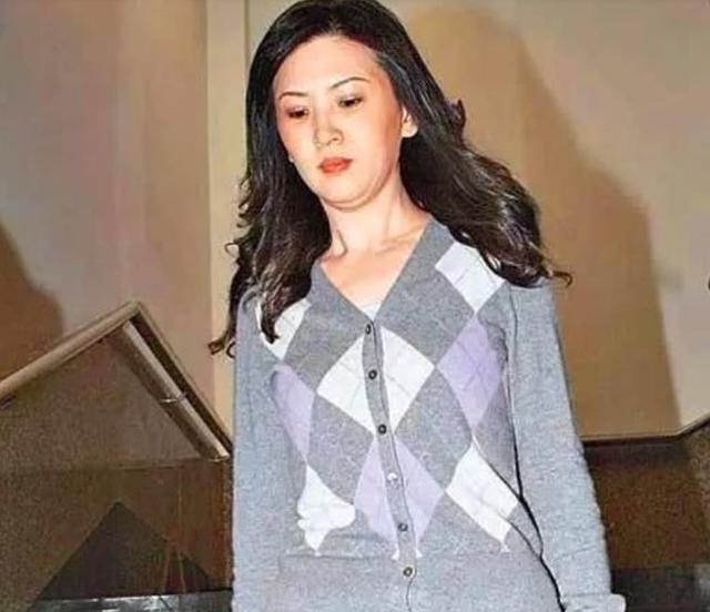 都是生下三女一子，赌王原配凄婉半生，何莉莉