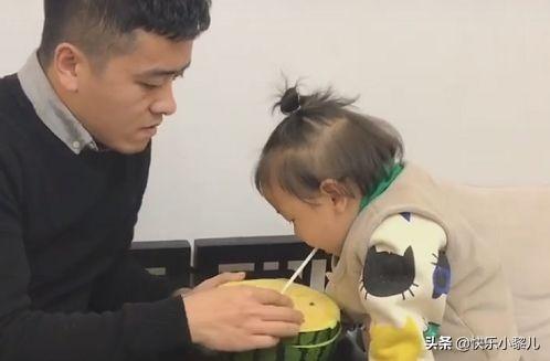 伪装|爸爸用西瓜伪装套路女儿吃药 我信你个鬼你个糟老头子坏得很