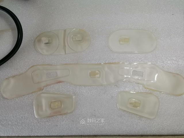 售价昂贵！详细拆解头部按摩器，带你一探内部功能与构造！