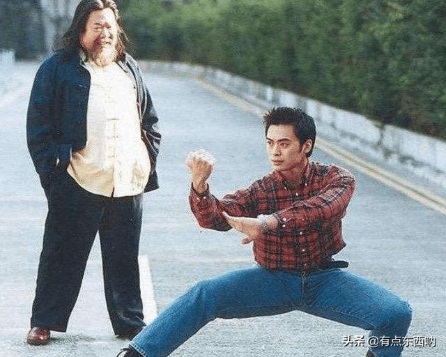 因“样貌丑陋”，李小龙都没将其带火，如今儿子却扬眉吐气