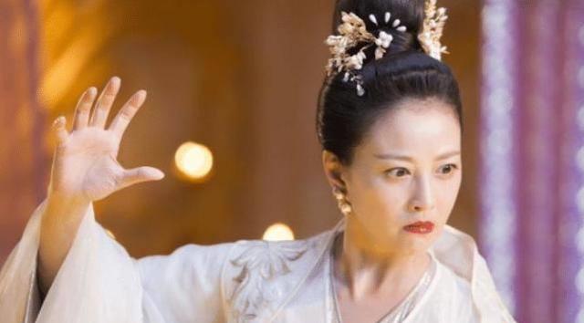 周海媚独居北京，坐拥超大菜园，直言不需要找