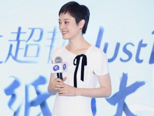 37岁孙俪难逃“中年魔咒”一袭白裙优雅高贵，再看脸：确实胖了