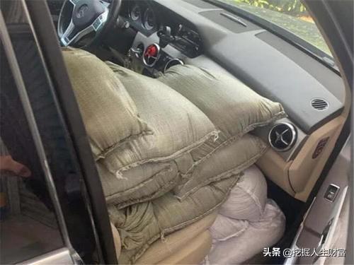 看到车内后，网友：这才是真“土豪”