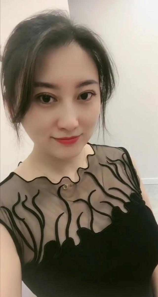 夏日葱茏，不如你一片清水出芙蓉。