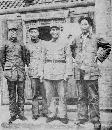 没参加长征的红军在干嘛？1人成为元帅，1人早逝