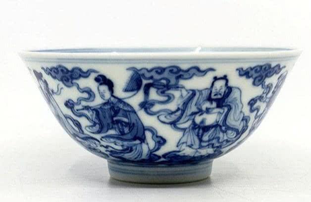 英国女子公开拍卖清朝瓷器，称是祖上继承的传家之宝？