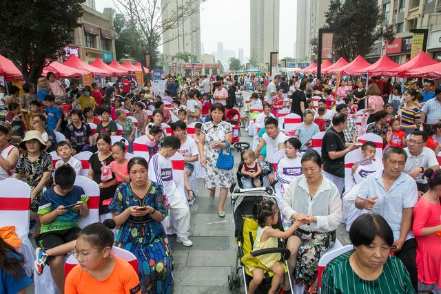 郑州高新万达广场社区行开启“福利派对”，来了就能赚到