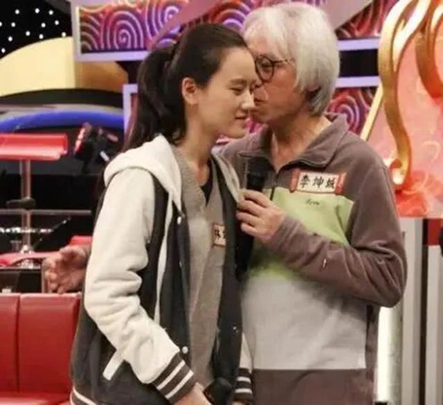 2013年，17岁的她爱上爸爸57岁友人，这段“爷孙恋”如今怎样了？