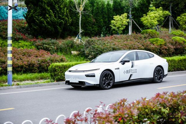 如7而智，超乎想象，超长续航智能轿跑小鹏P7登