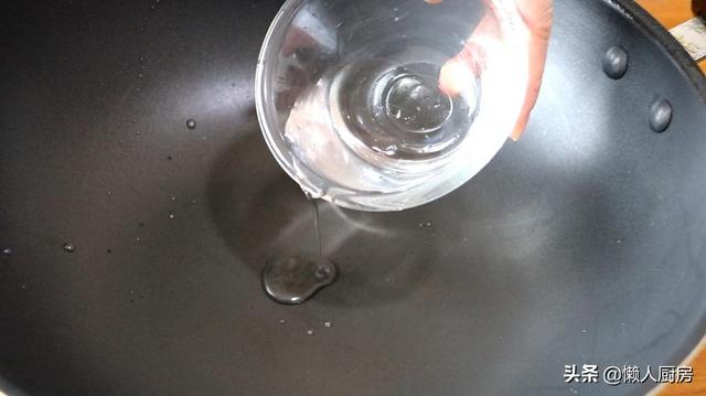 童年最爱吃的蜂窝糖这样做，吃起来脆脆的，酥酥的，不发硬