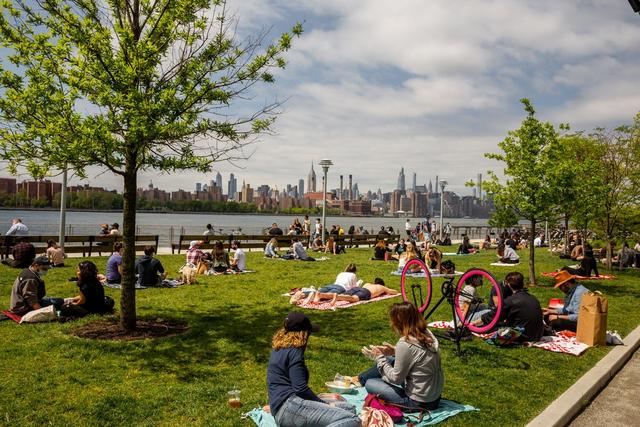 美专家痛批美政府疫情应对：狂妄自大，以为自己是中国