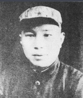 没参加长征的红军在干嘛？1人成为元帅，1人早逝