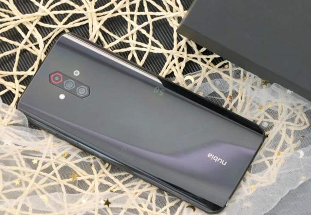 没有高刷屏还叫5G手机，这款144Hz+屏下指纹仅2399，太惊喜