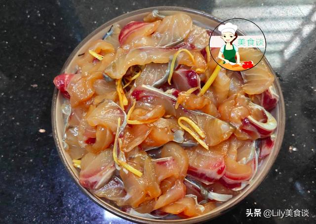这菜蒸一蒸，5分钟就上桌，鲜美到流口水，低脂营养高，家人爱吃