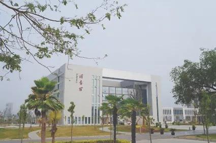 五百强合作单位多，还是全川唯一一所电子信息类公办高等职业院校