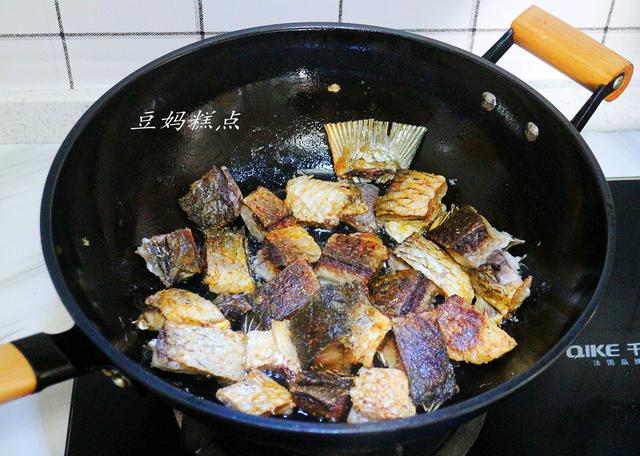 孩子考试，多吃鱼，学会这2招，鱼肉入味鱼皮不破，真好用