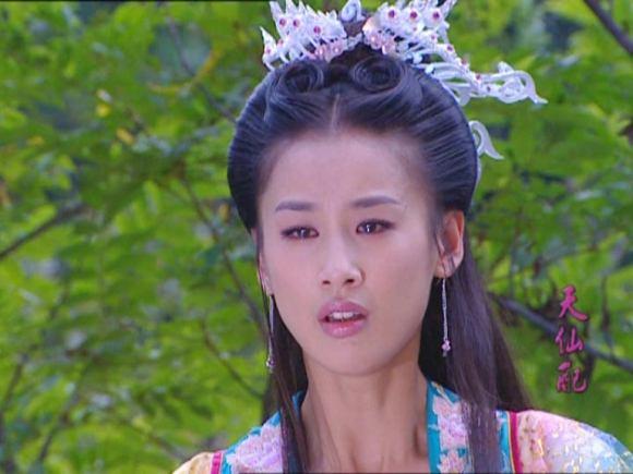 播一期节目就搞一次事情的黄圣依，亲手揭穿了