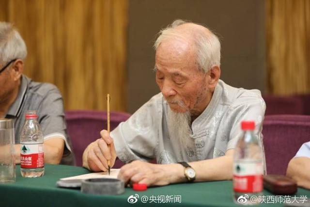 南开大学录取通知书送莲子，看看还有哪些创意