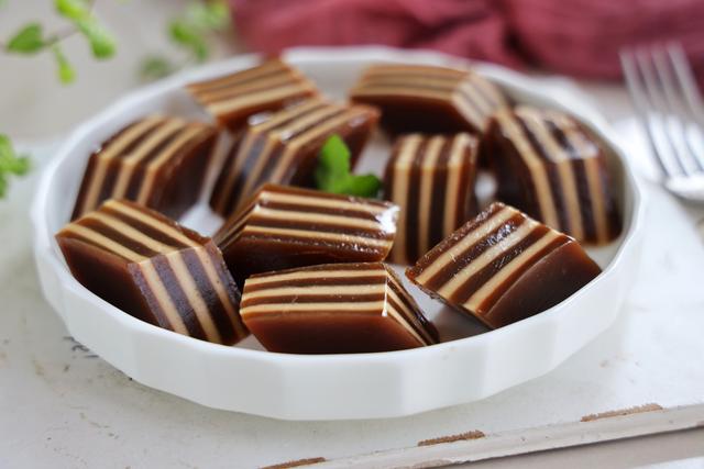 伏天最受欢迎的甜品，好吃更好做，口感冰冰凉凉，Q弹有嚼劲