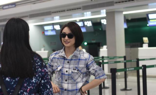 不扮嫩的林依晨才是真的美，穿身“御姐裙”太闪耀，真有魅力