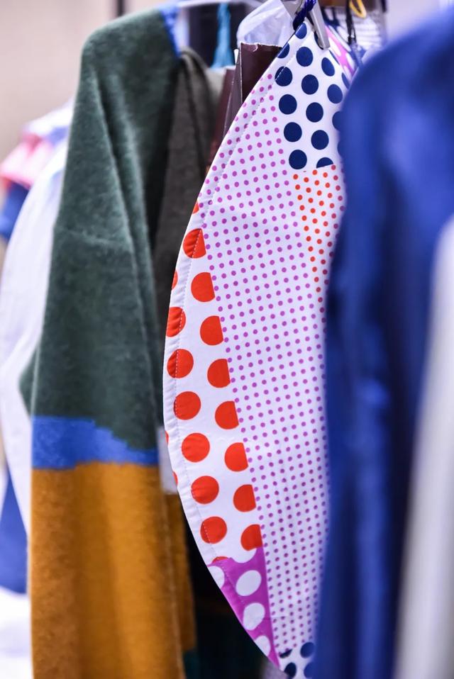 潮流气象定格时尚瞬间 | 2021/22秋冬中国纺织面料流行趋势发布秀