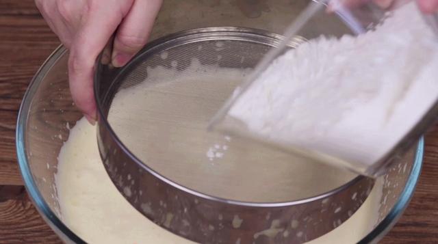 海绵蛋糕在家做，不用分蛋新手也能零失败，平整不开裂，松软香甜