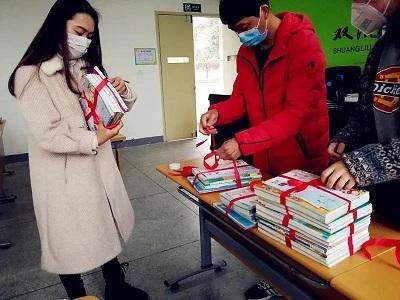 一面锦旗 一个故事 一份责任 一片爱心：双流西航港小学教师曾茜