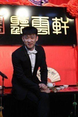 曹云金再次高调炫富，不炫豪车炫名酒，岳云鹏的一盘饺子足以秒杀