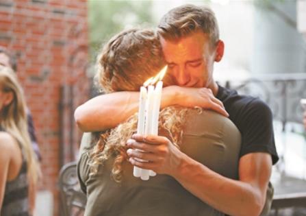 病毒变异？特朗普闯下大祸！美民众怒斥：救救