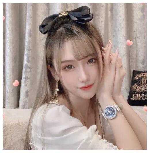 风情万种的斗鱼主播腐团儿，孤独得像条单身狗，只因没人能养的起