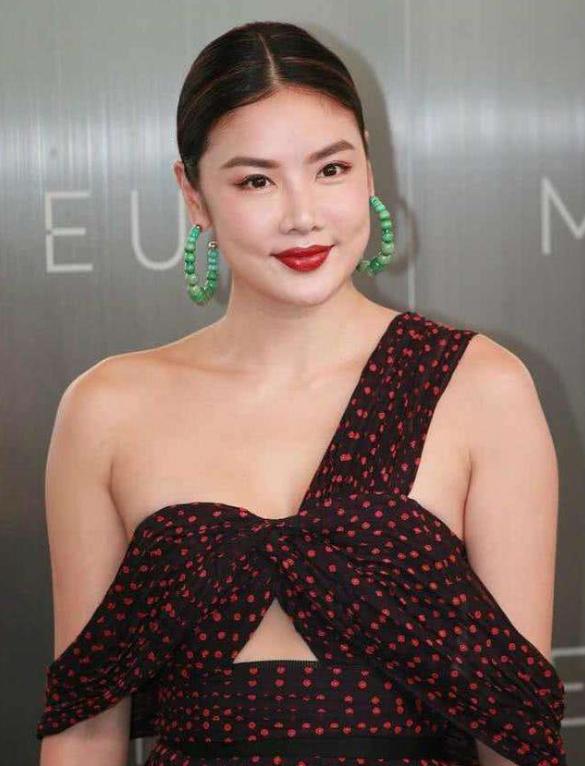 28岁嫁黎明，4年花7亿，二婚嫁闺蜜前夫，40岁的乐基儿"胖成肉球"