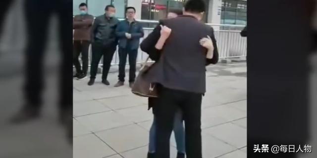 飞舞的红窗帘、出狱的窃·格瓦拉，4月我们关注