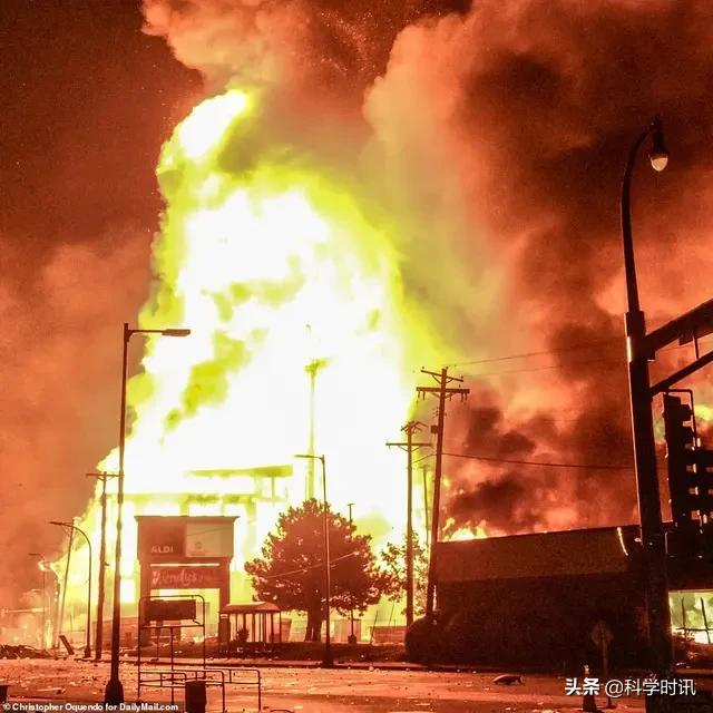 最新消息：因一名非裔死亡，美国多地发生严重