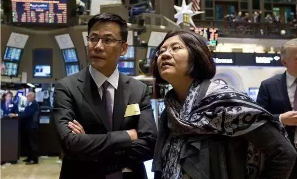 瑞幸被勒令退市;iPhone12或10月发布;传俞渝欲百万