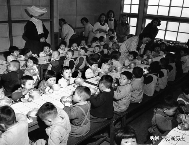 日本战败五年后的民生百态：日新月异，孤儿得到了最高标准的照顾