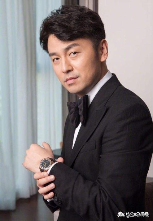 雷佳音为何从不晒老婆？看到他老婆的照片后，