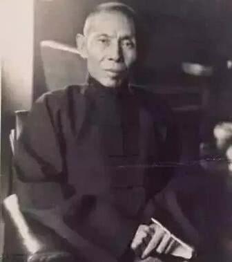 青帮头目杜月笙在蒋介石新婚燕尔之际劫持宋美龄，究竟是什么原因