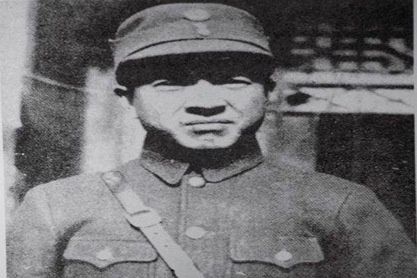 七战七败的黄埔一期军官，三年后发愤图强让老