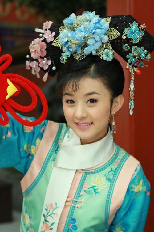 不斷被比較的楊冪和趙麗穎：00后都當(dāng)影后了，85金花還在“暗戰(zhàn)”