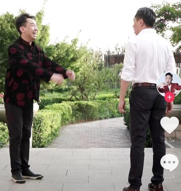 从春晚红人到过气笑柄，他为所有面临选择的成年人上了一课