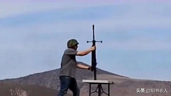 子弹为何不能朝天射击？2012年鸣枪“助兴”，悲