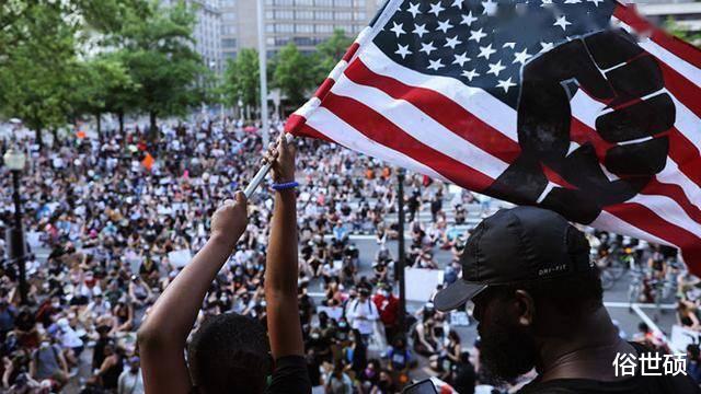 全世界黑人被唾弃，遭许多国家谴责，白人大喊：“回你的非洲去”