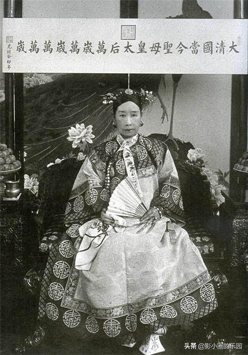 揭秘：终于知道李莲英长那么丑，慈禧还让他跟