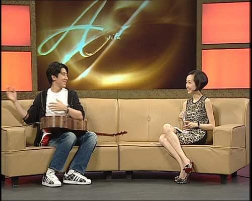 鲁豫是个尬聊的奇女子，网友纷纷调侃：采访谁，谁就会倒霉