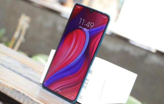 3款“充电宝”级别的手机，最高电池容量5260mAh，免除续航烦恼