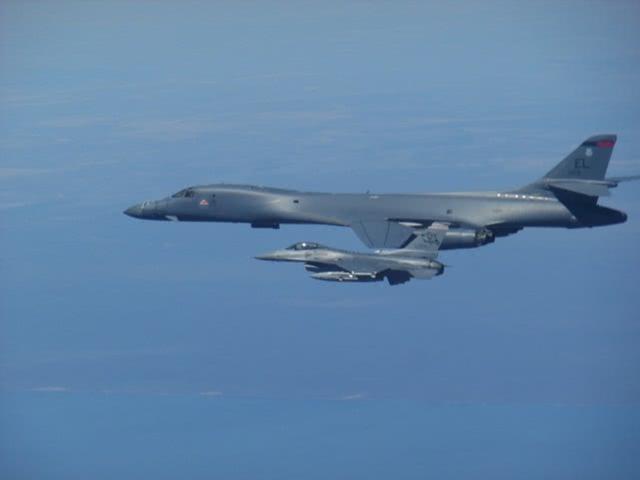 被高超音速武器吓到，美军B-1不再固定前沿部署，挂一导弹来回跑