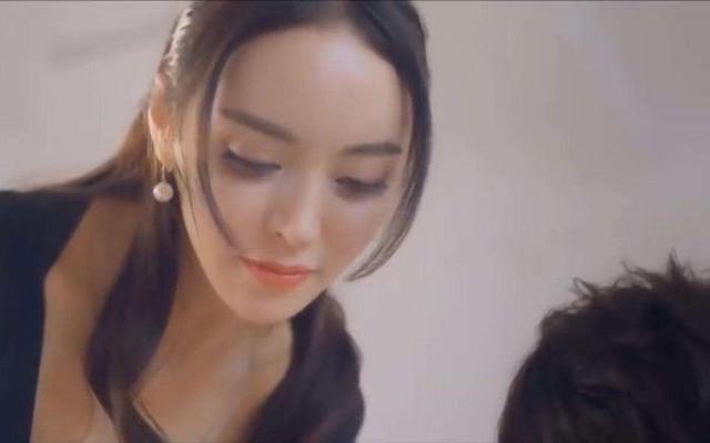 石原里美与潘春春之前都扮演过教师角色，两种风格谁更胜一筹？