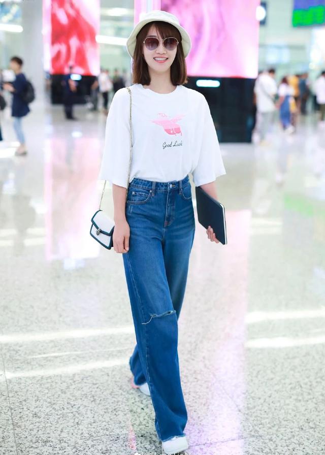 被蓝盈莹美到了，《浪姐》初舞台好惊艳，私服