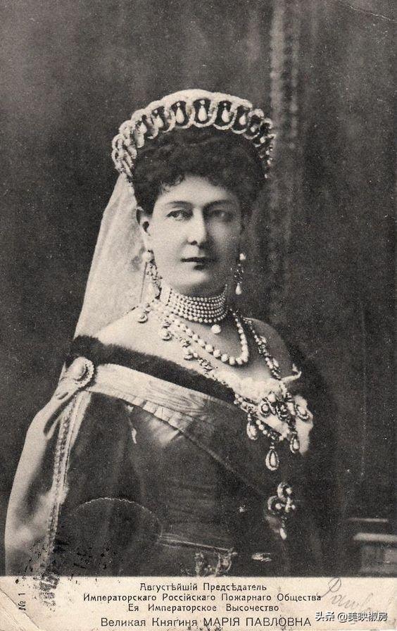 英国女王最爱的这顶钻石头冠，原来是英国人从俄国偷出来的